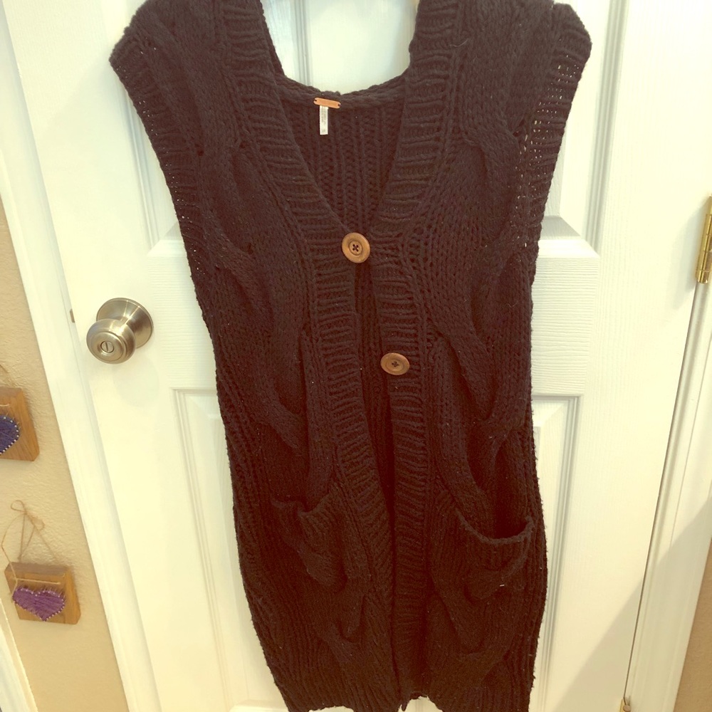 Free People sleeveless sweater size L
